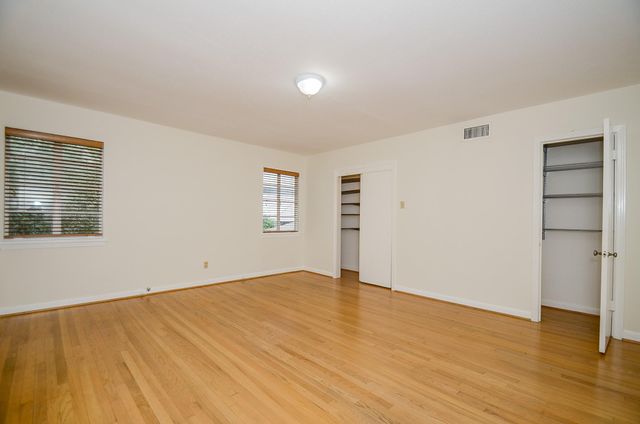 2047 & 2049 Sheridan Street N, Houston, TX 77030
