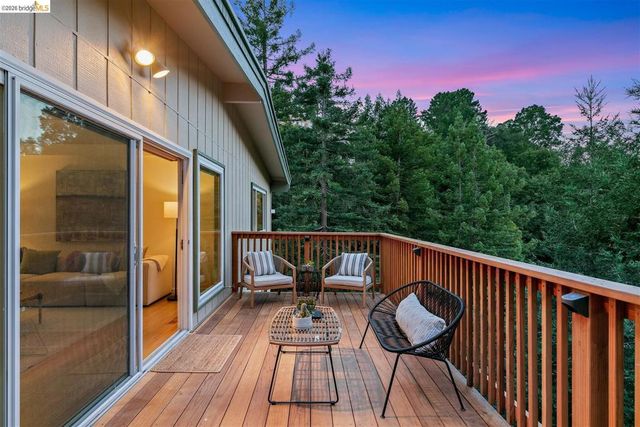 38 Drake Ln, Oakland, CA 94611