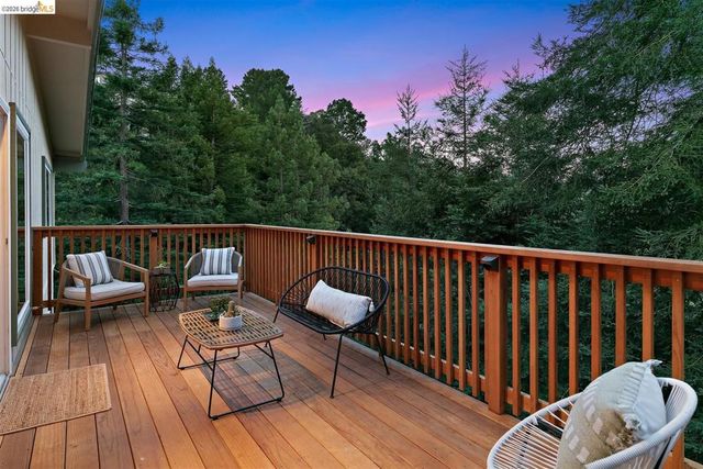 38 Drake Ln, Oakland, CA 94611