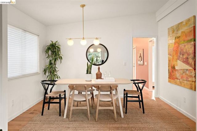 38 Drake Ln, Oakland, CA 94611