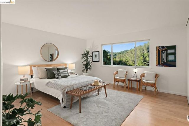38 Drake Ln, Oakland, CA 94611