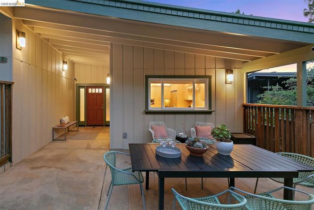 38 Drake Ln, Oakland, CA 94611