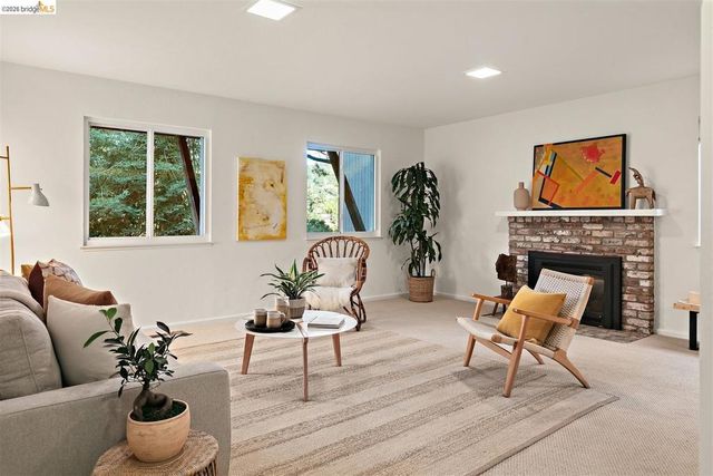 38 Drake Ln, Oakland, CA 94611