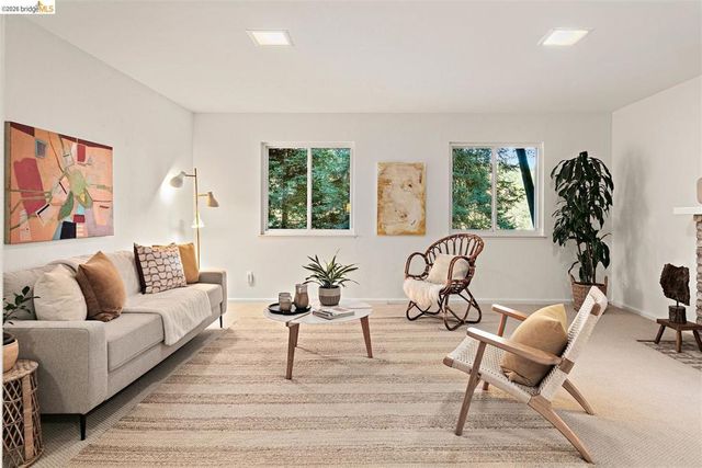 38 Drake Ln, Oakland, CA 94611