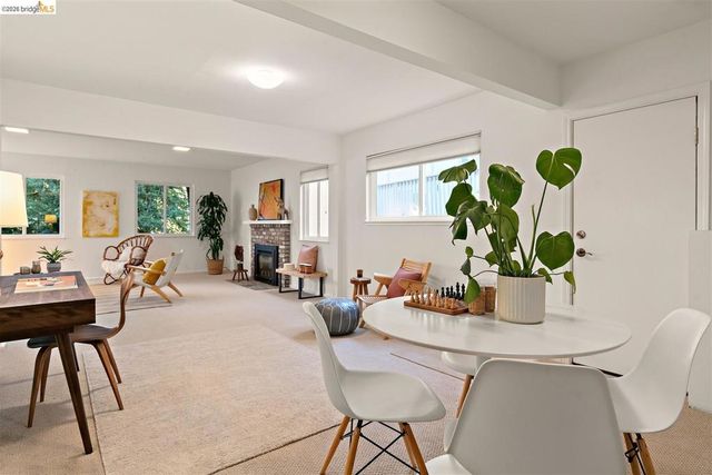38 Drake Ln, Oakland, CA 94611