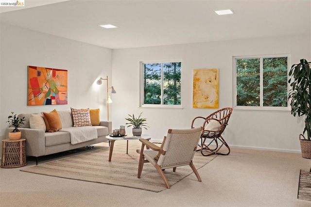 38 Drake Ln, Oakland, CA 94611