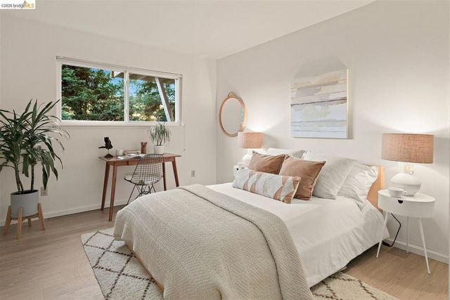38 Drake Ln, Oakland, CA 94611