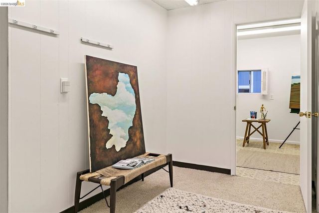 38 Drake Ln, Oakland, CA 94611