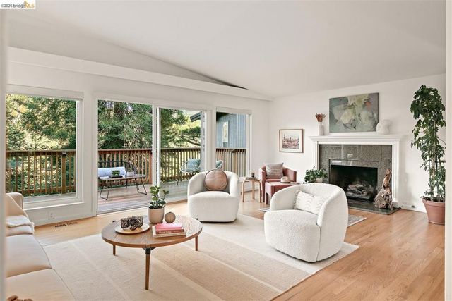 38 Drake Ln, Oakland, CA 94611