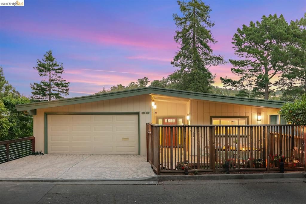 38 Drake Ln, Oakland, CA 94611