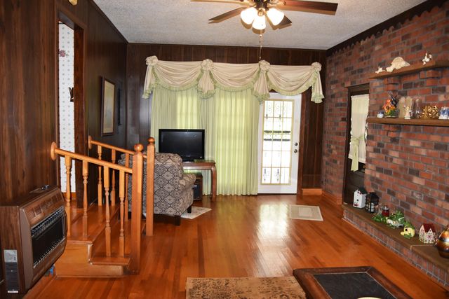 450 Main Street, Palmer, TN 37365