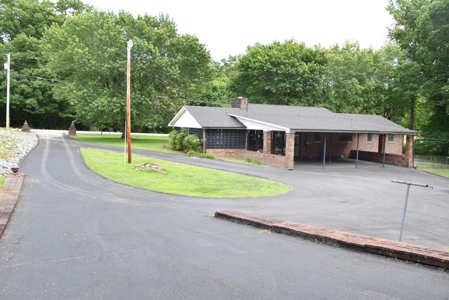 450 Main Street, Palmer, TN 37365