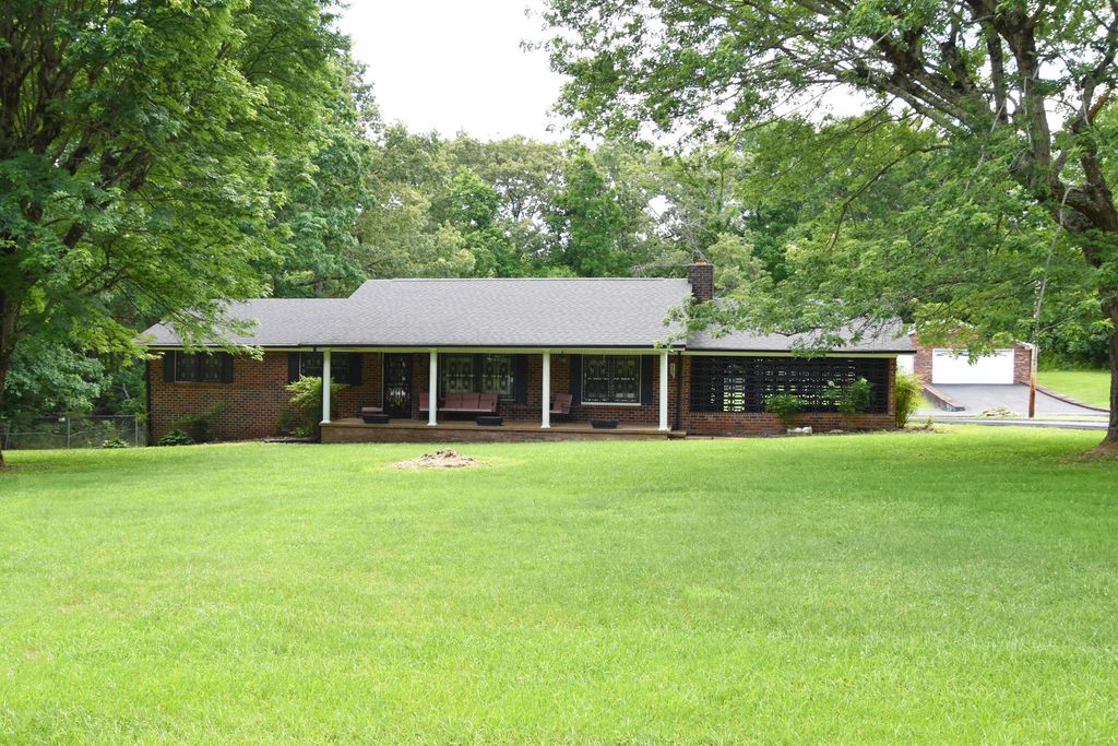 450 Main Street, Palmer, TN 37365