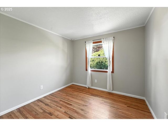 8618 Ne BROADWAY, Portland, OR 97220