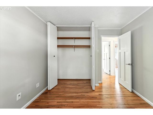 8618 Ne BROADWAY, Portland, OR 97220