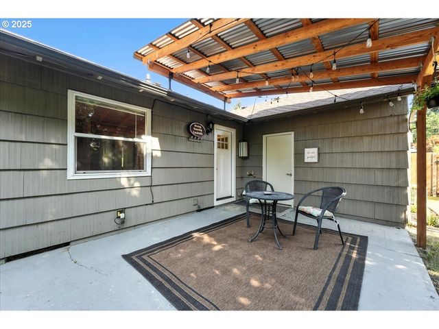 8618 Ne BROADWAY, Portland, OR 97220