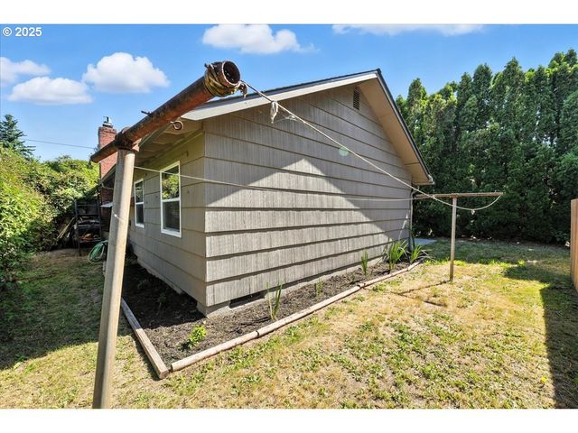 8618 Ne BROADWAY, Portland, OR 97220