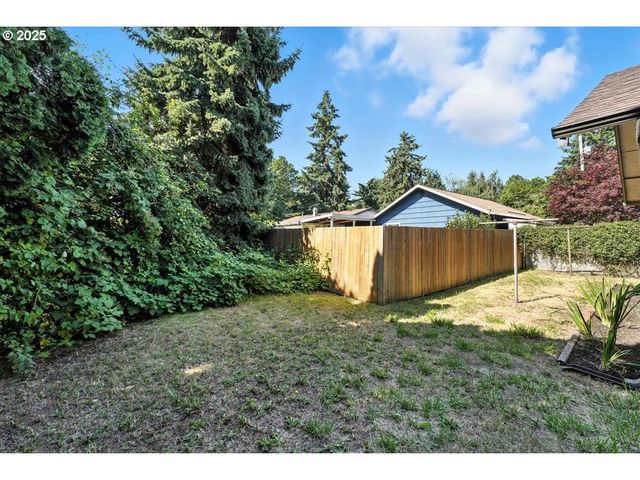 8618 Ne BROADWAY, Portland, OR 97220