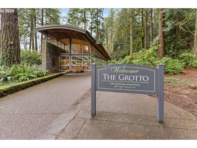 8618 Ne BROADWAY, Portland, OR 97220