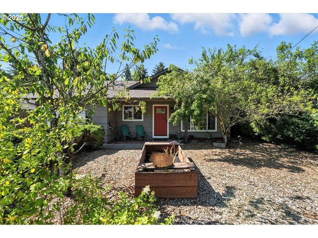 8618 Ne BROADWAY, Portland, OR 97220