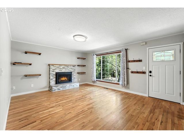 8618 Ne BROADWAY, Portland, OR 97220