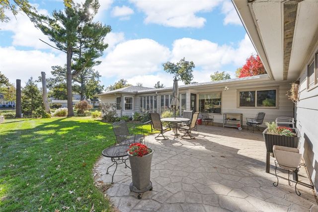 1911 Ridgeway Drive SE, Cedar Rapids, IA 52403