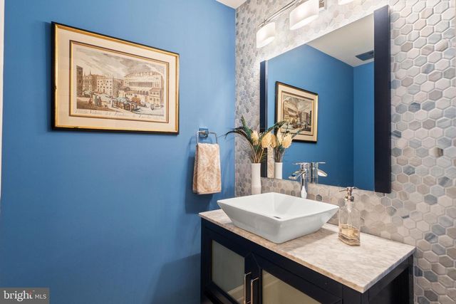 5203 COTTINGHAM PL, Alexandria, VA 22304