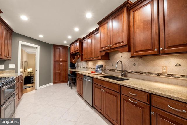 5203 COTTINGHAM PL, Alexandria, VA 22304