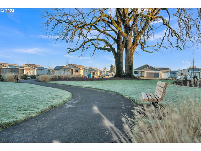 638 Nichols Ln, Woodburn, OR 97071