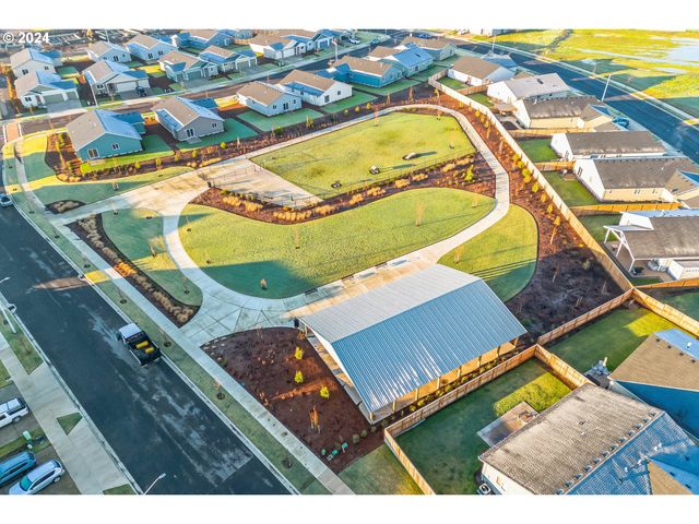 638 Nichols Ln, Woodburn, OR 97071