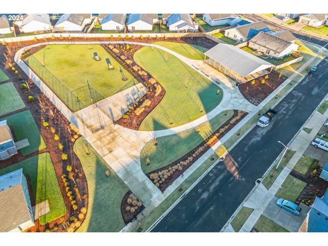 638 Nichols Ln, Woodburn, OR 97071