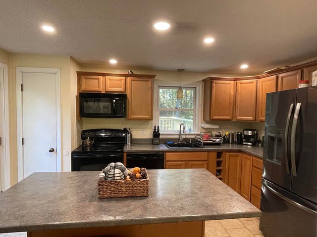 28 Dowst Road, Allenstown, NH 03275
