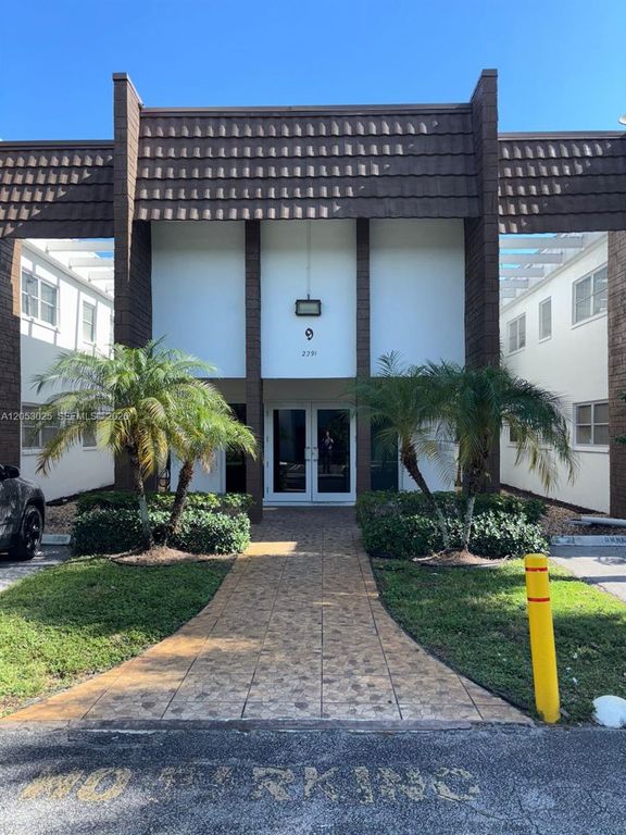 2291 NW 48th Ter 102, Lauderhill, FL 33313