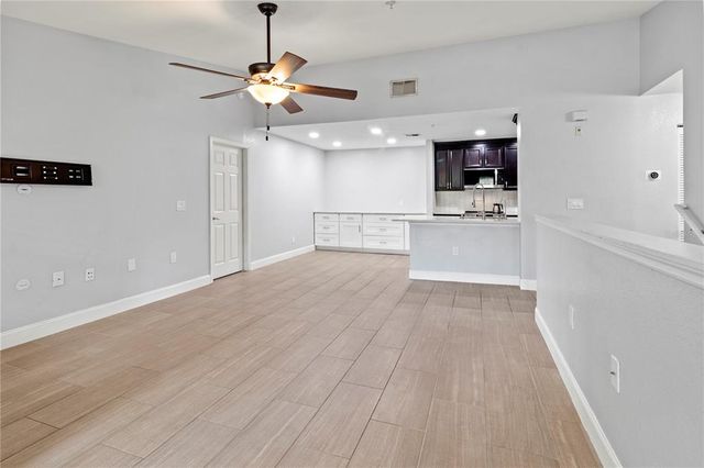 8911 MANOR LOOP 204, Lakewood Ranch, FL 34202