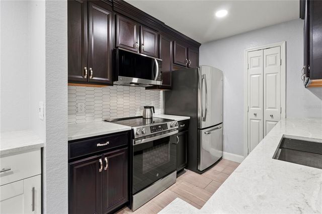 8911 MANOR LOOP 204, Lakewood Ranch, FL 34202