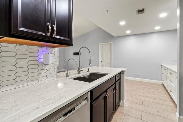 8911 MANOR LOOP 204, Lakewood Ranch, FL 34202