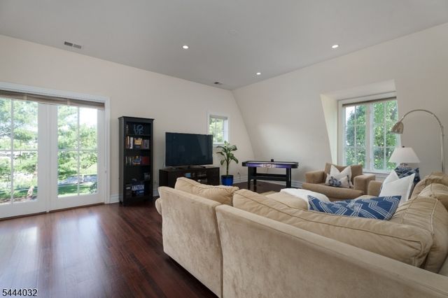 8 Flanders Valley Ct, Montgomery Twp., NJ 08558