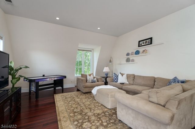 8 Flanders Valley Ct, Montgomery Twp., NJ 08558