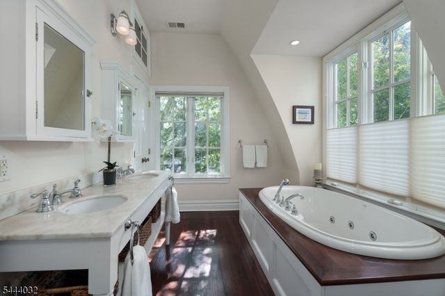 8 Flanders Valley Ct, Montgomery Twp., NJ 08558