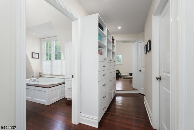 8 Flanders Valley Ct, Montgomery Twp., NJ 08558