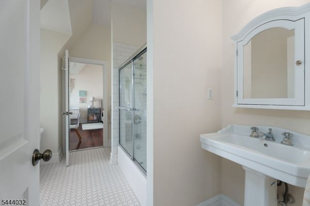 8 Flanders Valley Ct, Montgomery Twp., NJ 08558
