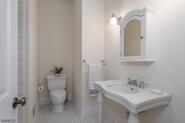 8 Flanders Valley Ct, Montgomery Twp., NJ 08558