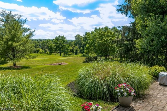 8 Flanders Valley Ct, Montgomery Twp., NJ 08558