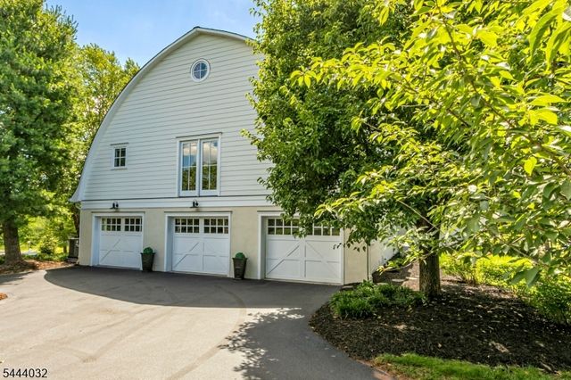 8 Flanders Valley Ct, Montgomery Twp., NJ 08558