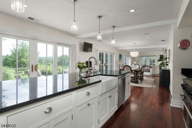8 Flanders Valley Ct, Montgomery Twp., NJ 08558