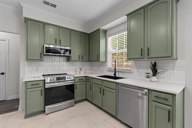 312 Country Club DR, La Grange, TX 78945