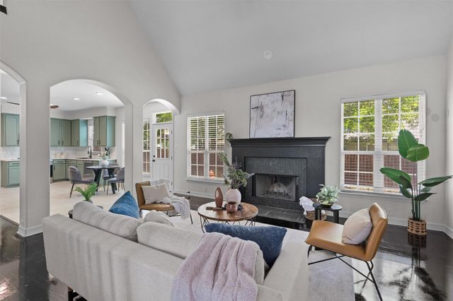 312 Country Club DR, La Grange, TX 78945