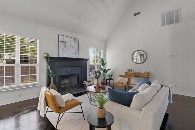 312 Country Club DR, La Grange, TX 78945