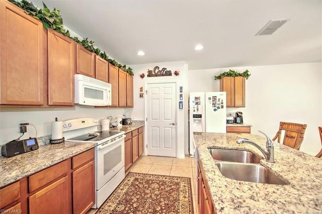 3200 Birch Tree LN, Alva, FL 33920