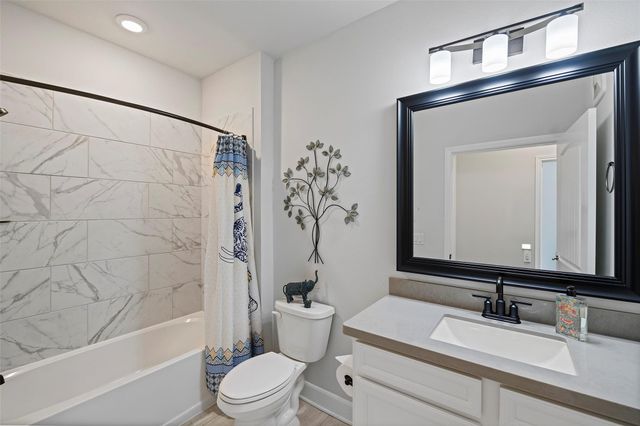 6804 Westview Drive 1404, Houston, TX 77055